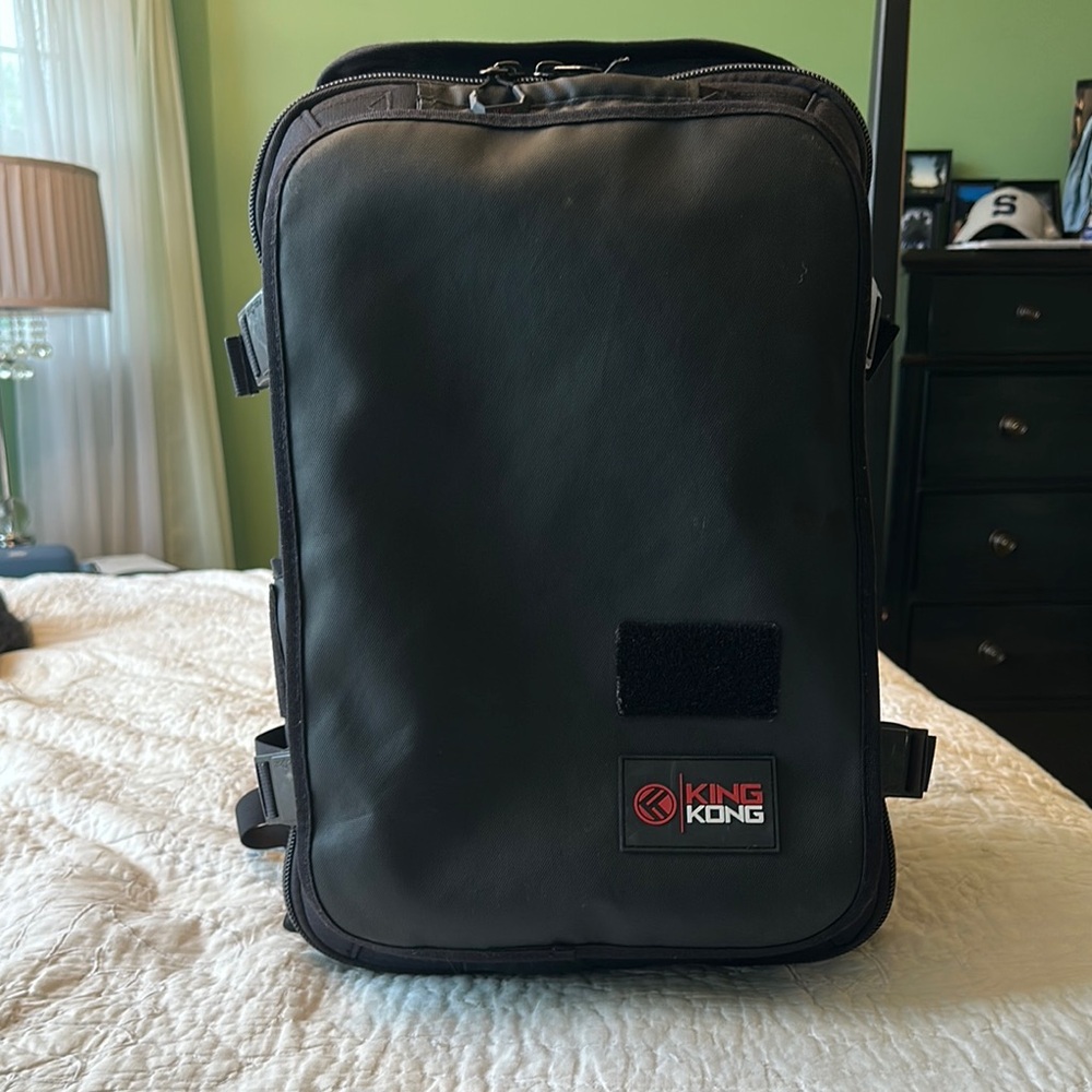 King Kong Edge/Black Modern Minimalist Backpack with Multiple Compartments